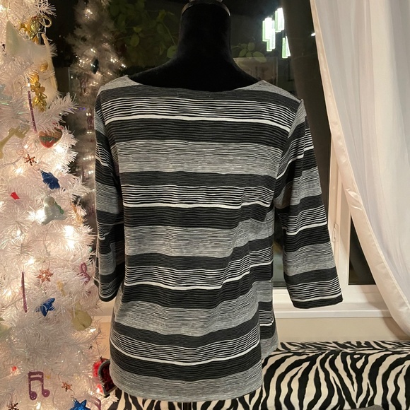 Wavy Stripe Deep Scoop Go To Tunic - Picture 3 of 5